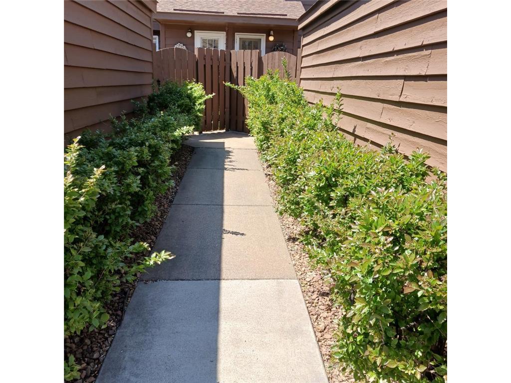 2445 Crestwood Drive North Saint Paul MN 55109 7017690 image2