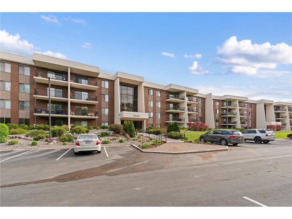 2445 Londin Lane E #105 Maplewood MN 55119 6531167 image1