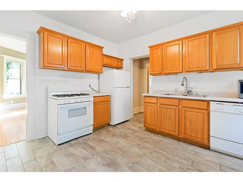 2445 Lyndale Avenue S Minneapolis MN 55405 7086205 image8