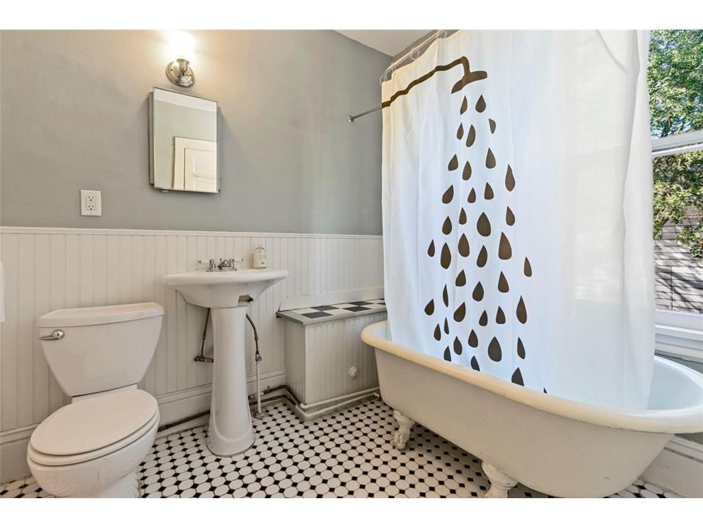 2445 Lyndale Avenue S Minneapolis MN 55405 7086205 image9