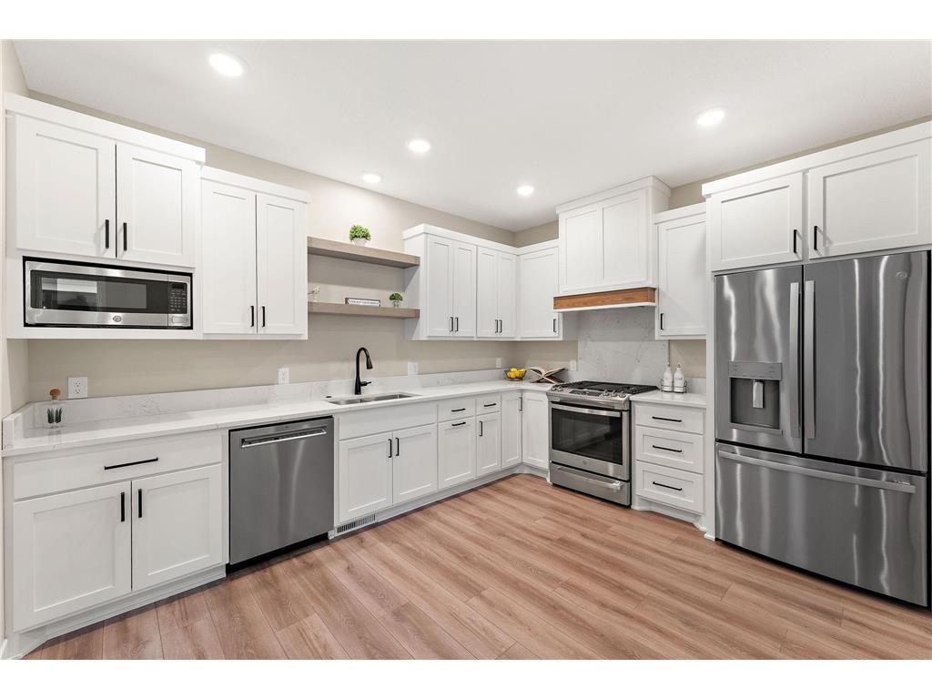 2446 County Road D W Roseville MN 55112 7015198 image1