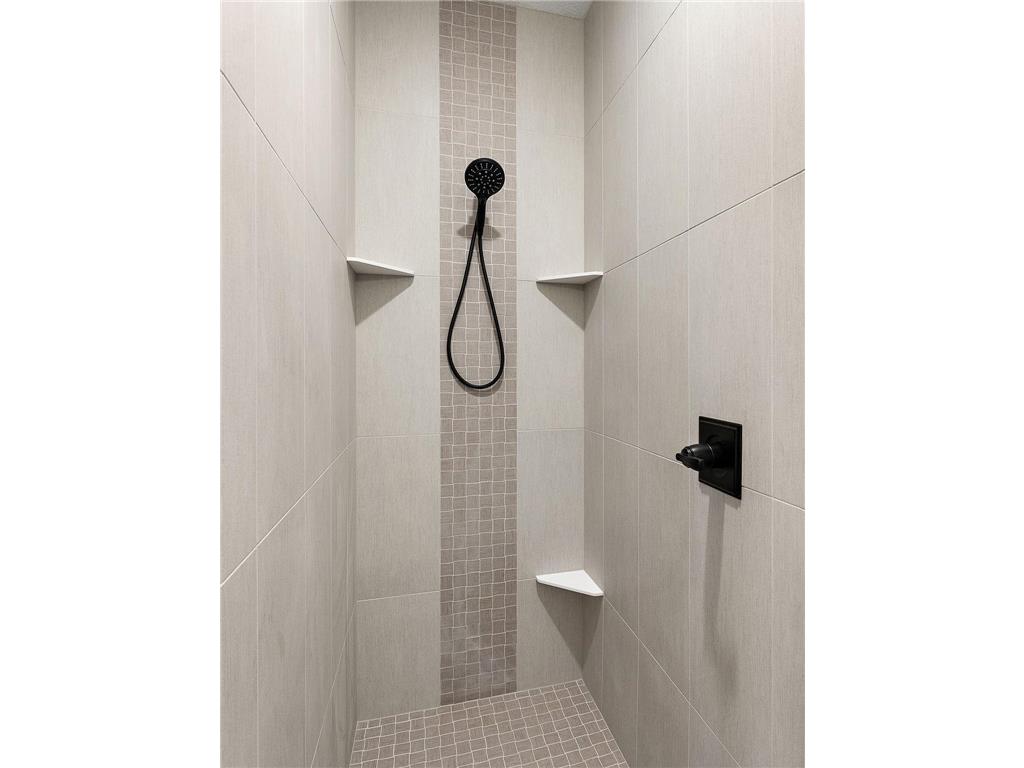 2446 County Road D W Roseville MN 55112 7015198 image19