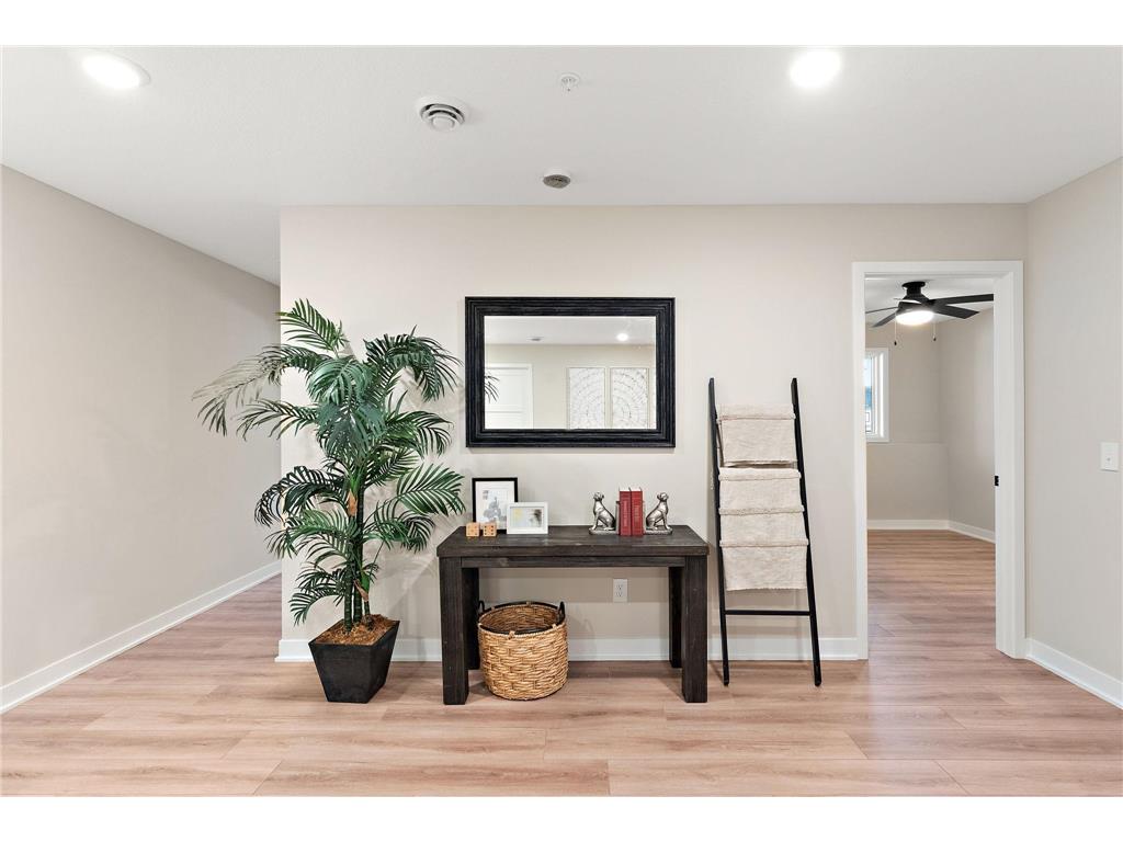 2446 County Road D W Roseville MN 55112 7015198 image22