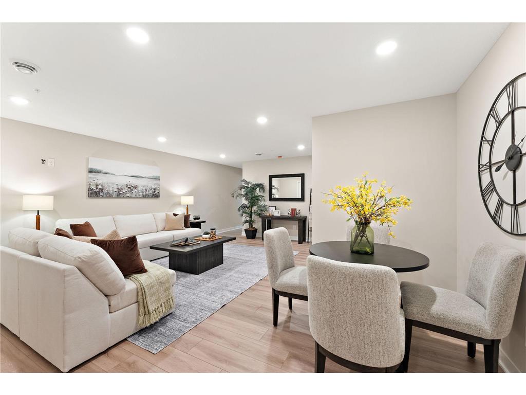 2446 County Road D W Roseville MN 55112 7015198 image23