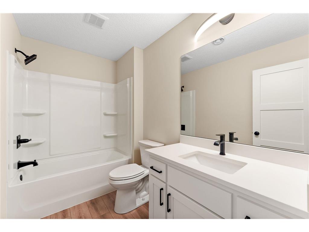 2446 County Road D W Roseville MN 55112 7015198 image25