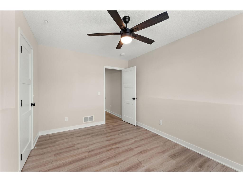 2446 County Road D W Roseville MN 55112 7015198 image28