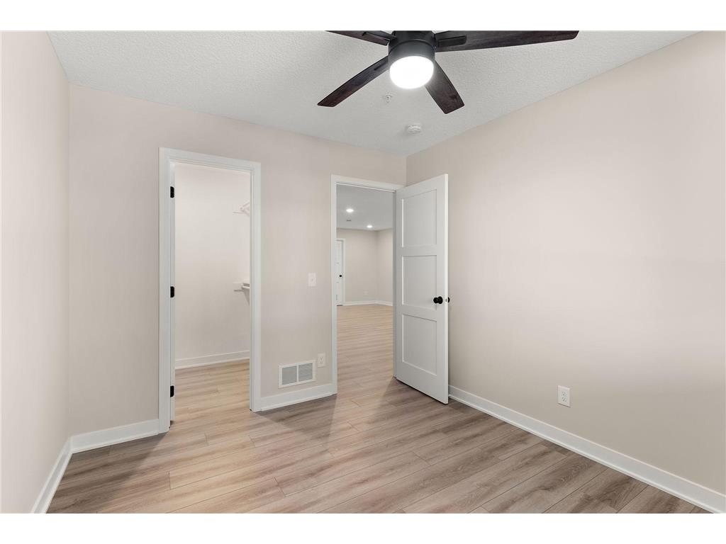 2446 County Road D W Roseville MN 55112 7015198 image31