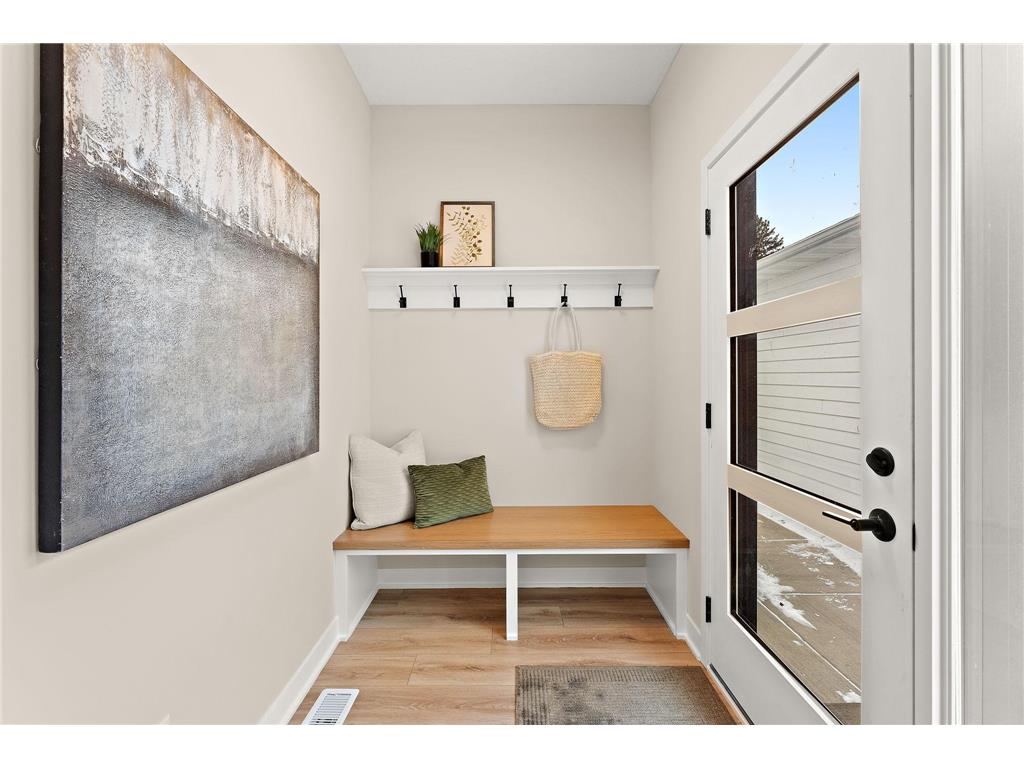 2446 County Road D W Roseville MN 55112 7015198 image5