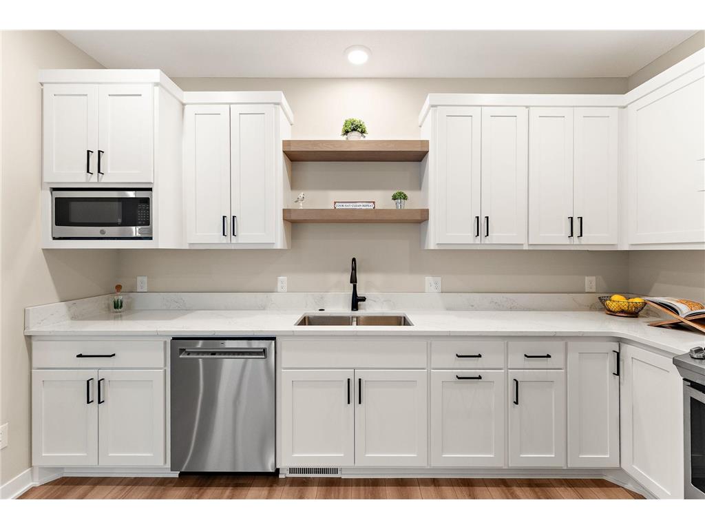 2446 County Road D W Roseville MN 55112 7015198 image7