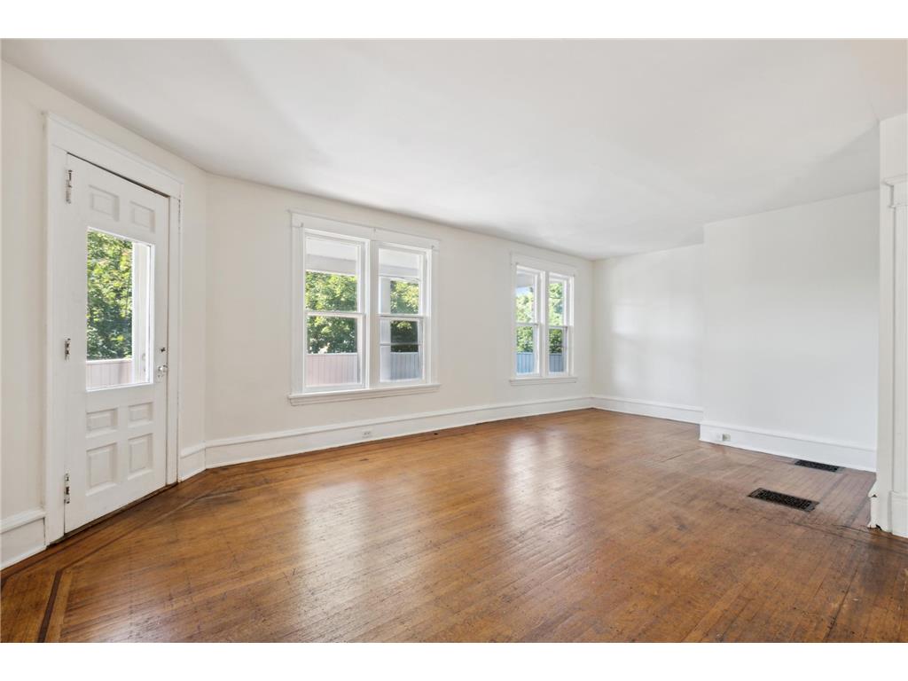 2447 Colfax Avenue S Minneapolis MN 55405 7068074 image11