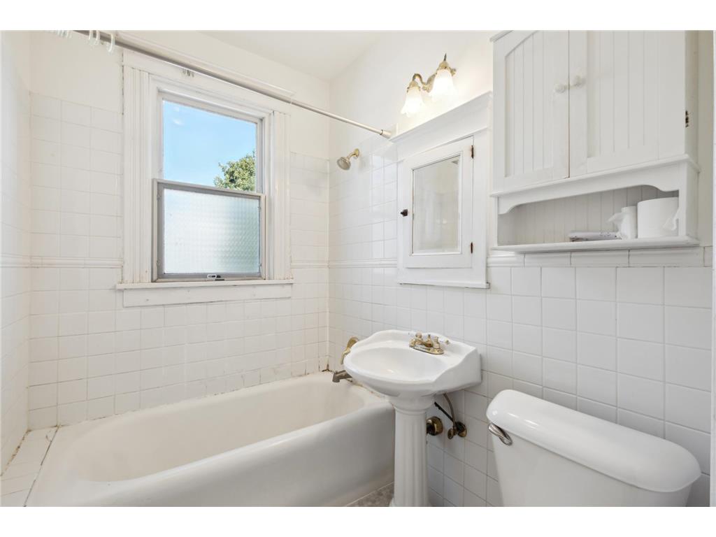 2447 Colfax Avenue S Minneapolis MN 55405 7068074 image27