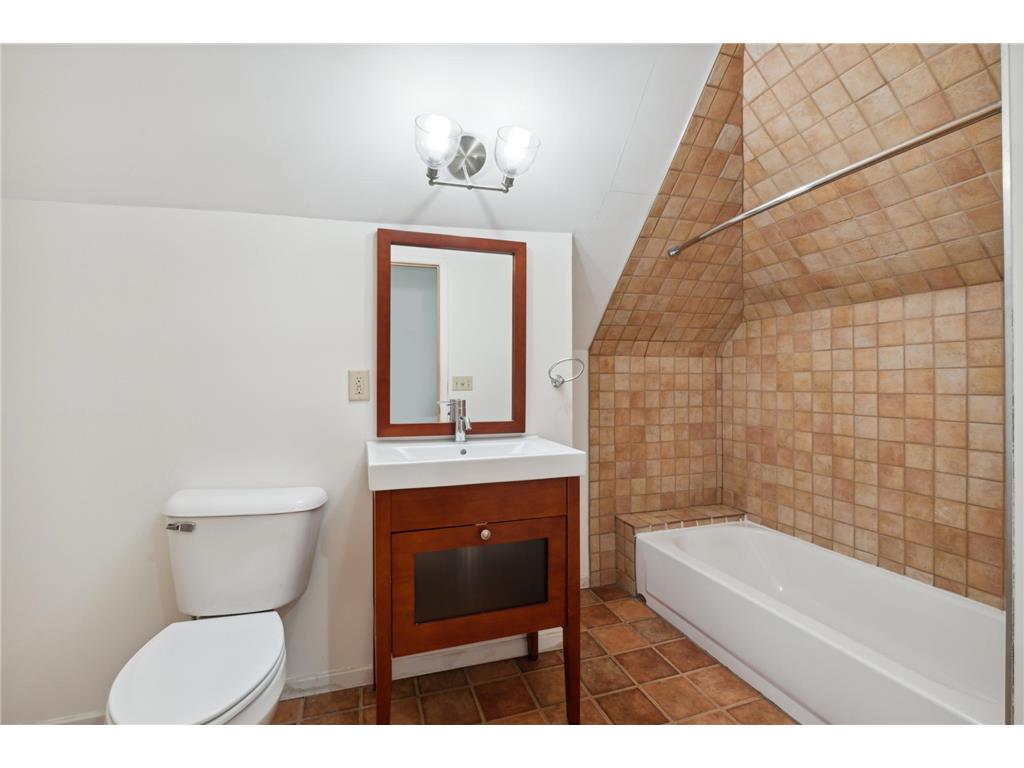 2447 Colfax Avenue S Minneapolis MN 55405 7068074 image32