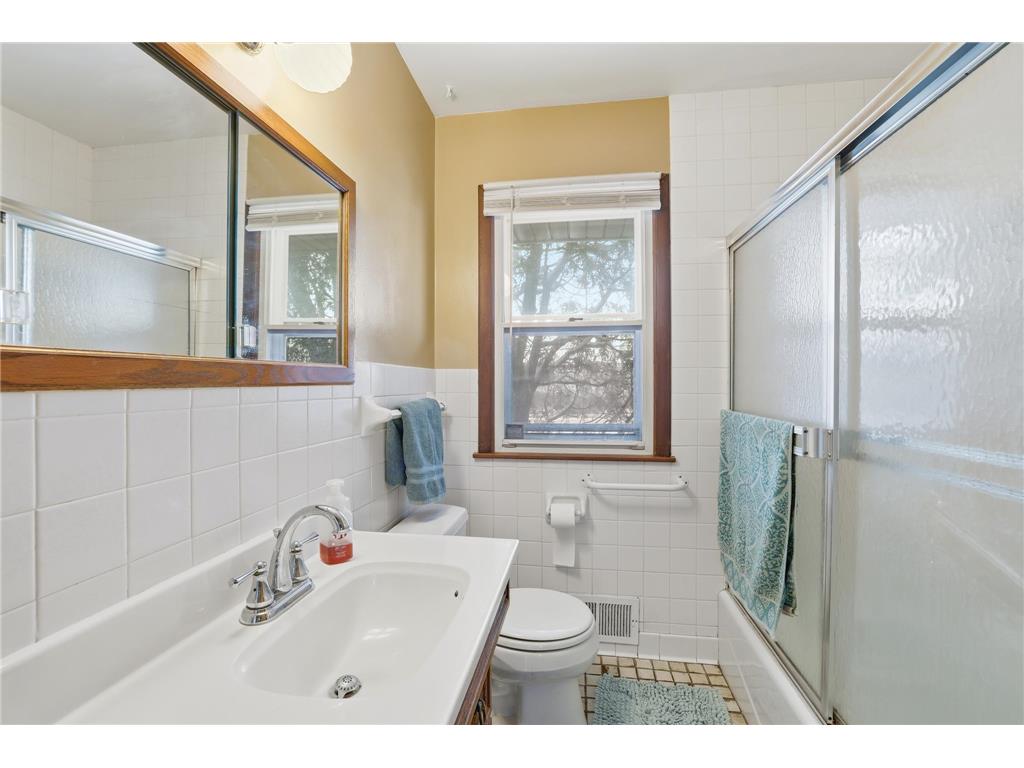 2447 Minnehaha Avenue E Maplewood MN 55119 7004068 image13