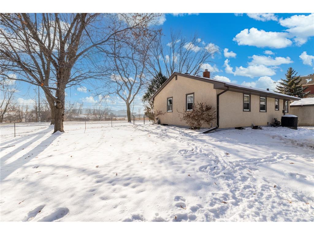 2447 Minnehaha Avenue E Maplewood MN 55119 7004068 image22