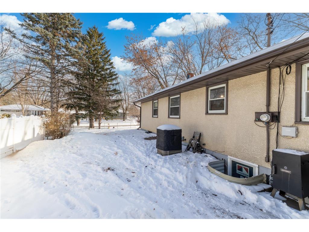 2447 Minnehaha Avenue E Maplewood MN 55119 7004068 image23