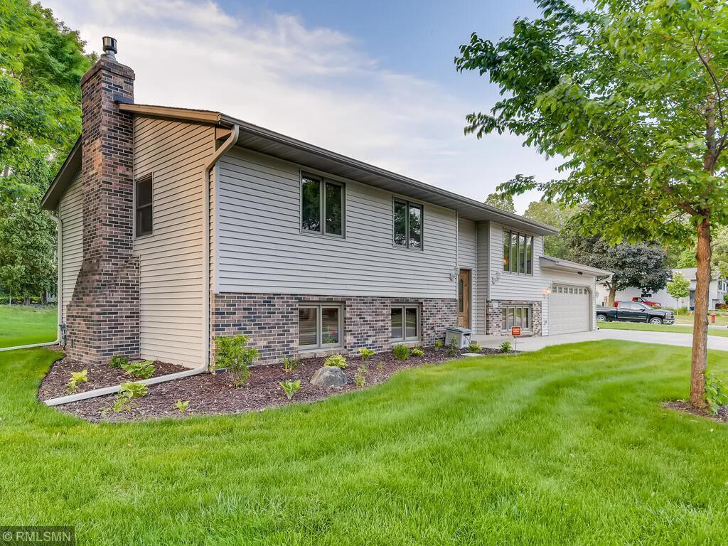 2447 Navajo Road, North Saint Paul, MN 55109 MLS 6021920 Edina Realty