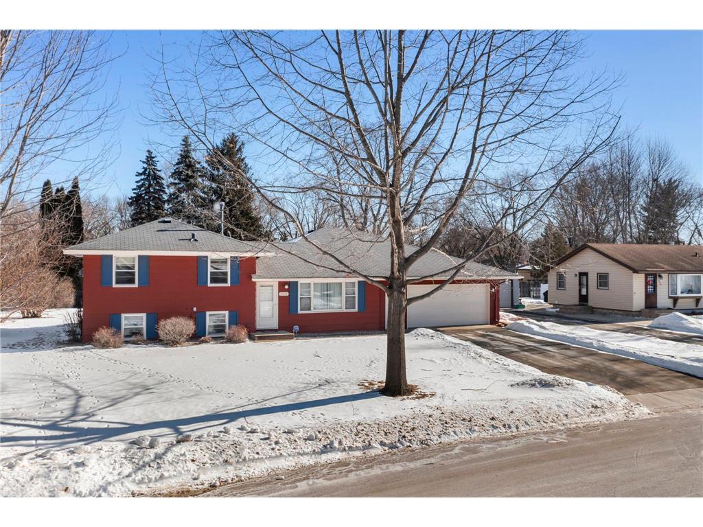 2448 Gunflint Trail Brooklyn Park MN 55444 7014417 image1