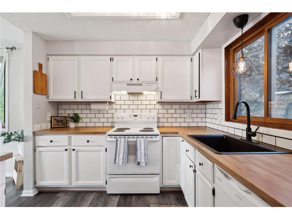 2448 Mendelssohn Lane N Golden Valley MN 55427 6534898 image1