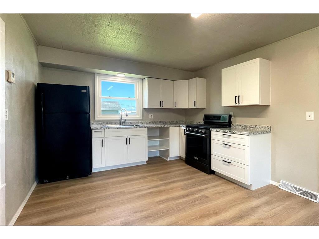 245 3rd Avenue SE Wells MN 56097 6778528 image5