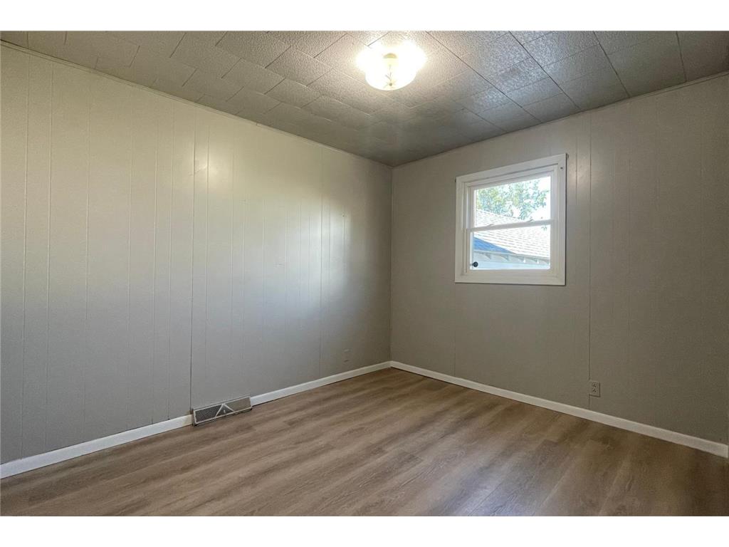 245 3rd Avenue SE Wells MN 56097 7052558 image11