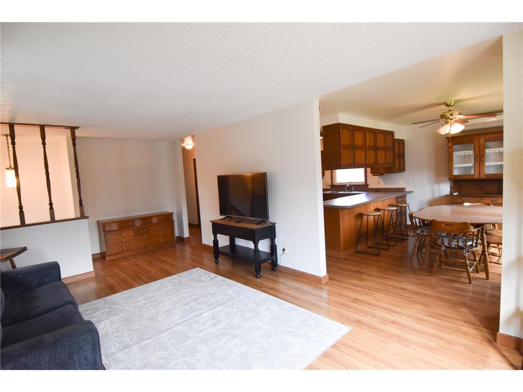 245 E Pleasant Avenue Warren MN 56762 7066635 image4