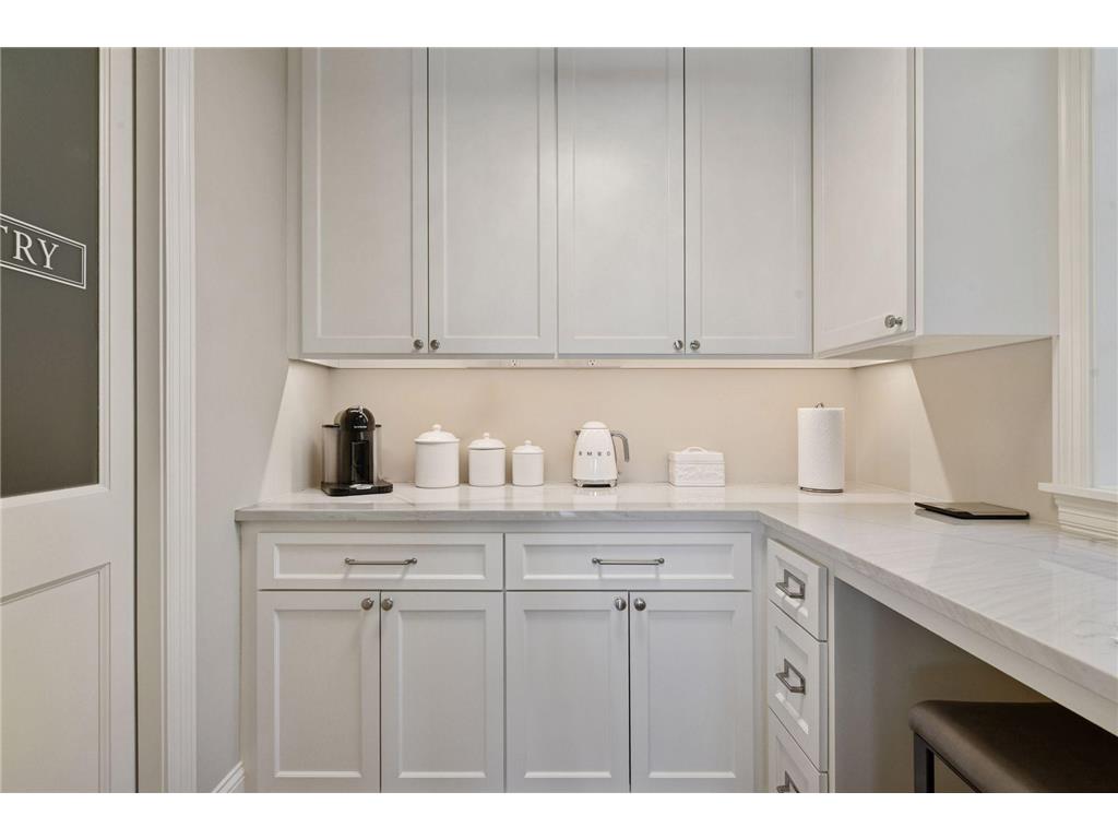 245 Lakeview Avenue Tonka Bay MN 55331 - Lake Minnetonka 7017958 image14