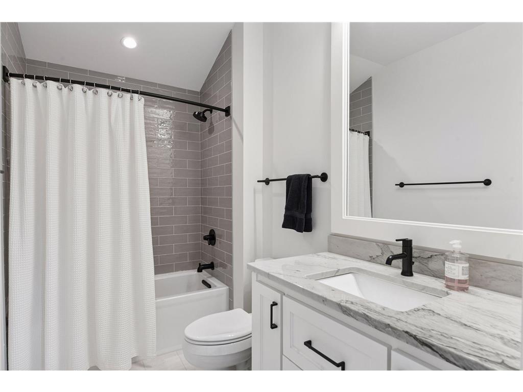 245 Lakeview Avenue Tonka Bay MN 55331 - Lake Minnetonka 7017958 image40