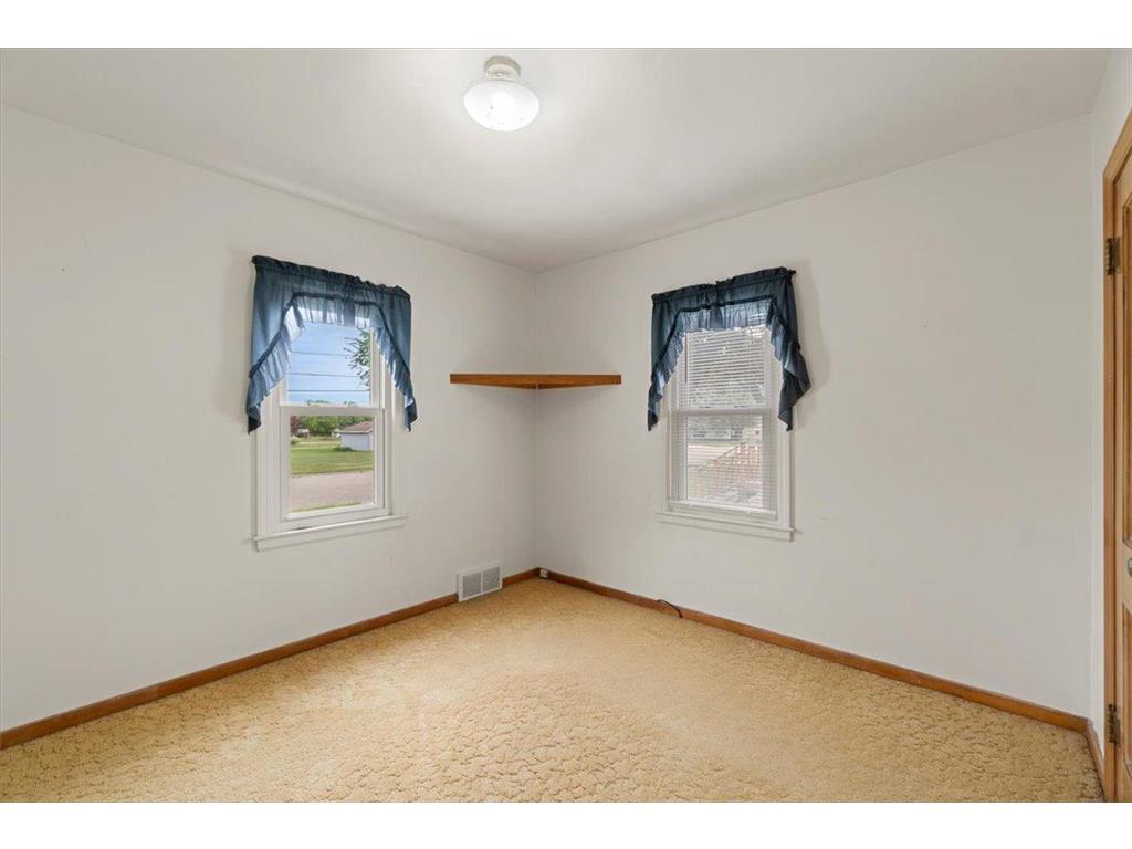 245 N Broadway Alden MN 56009 7020976 image13