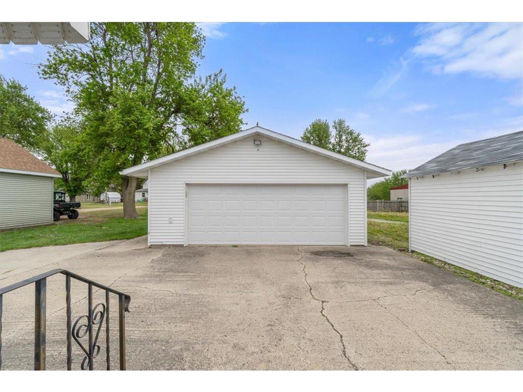 245 N Broadway Alden MN 56009 7020976 image22