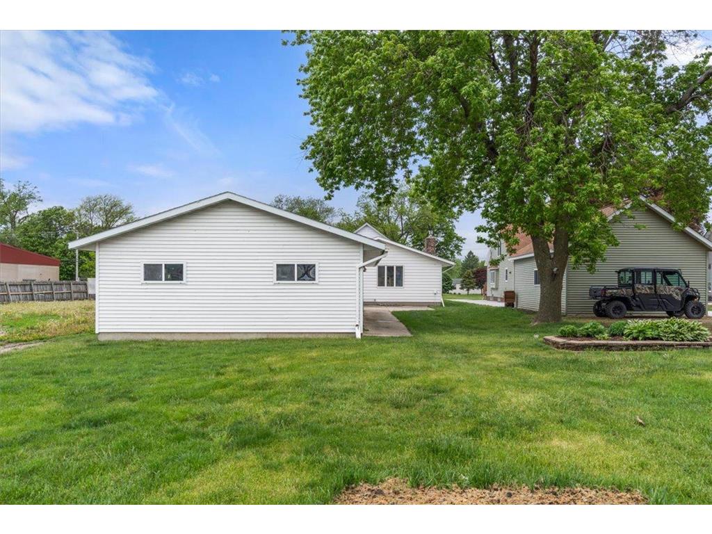 245 N Broadway Alden MN 56009 7020976 image24