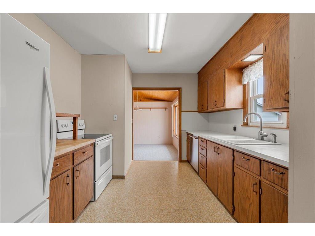 245 N Broadway Alden MN 56009 7020976 image31