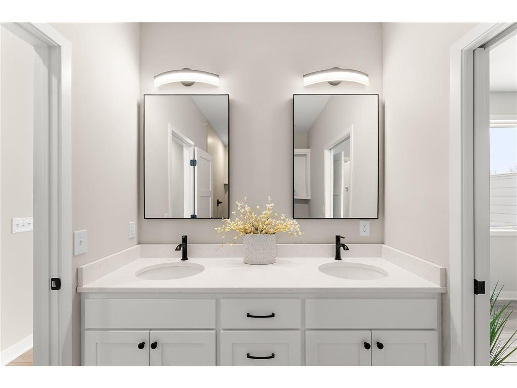 2450 County Road D W Roseville MN 55112 7015204 image18