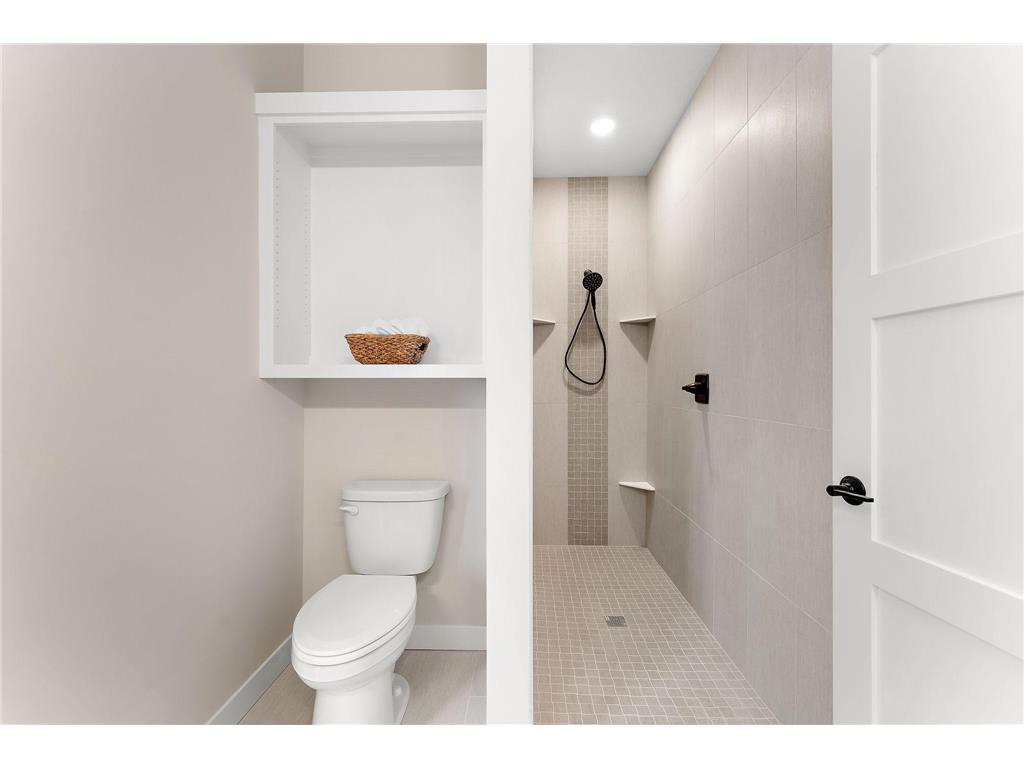 2450 County Road D W Roseville MN 55112 7015204 image19