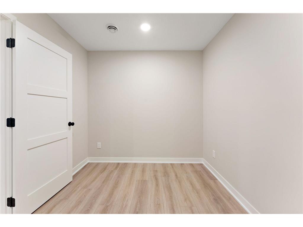 2450 County Road D W Roseville MN 55112 7015204 image28