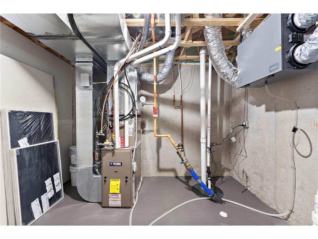 2450 County Road D W Roseville MN 55112 7015204 image40