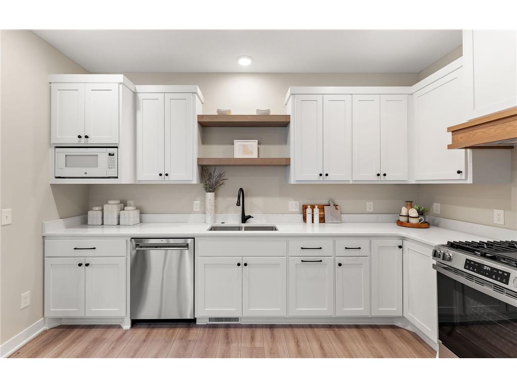 2450 County Road D W Roseville MN 55112 7015204 image9