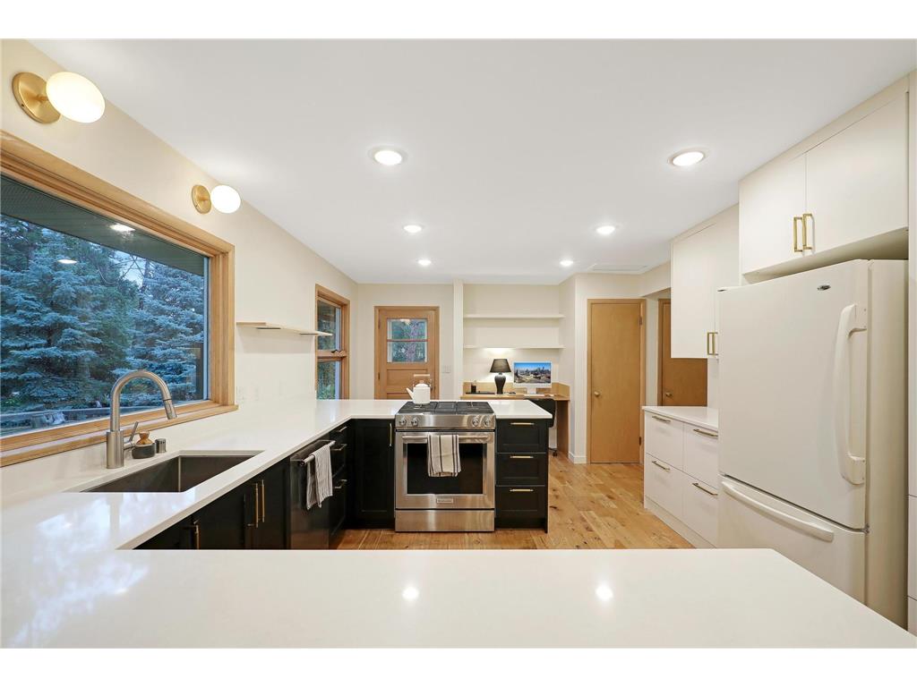 2451 Holton Street Roseville MN 55113 7063405 image12