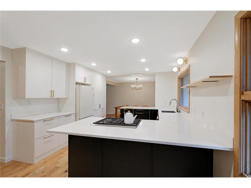 2451 Holton Street Roseville MN 55113 7063405 image13
