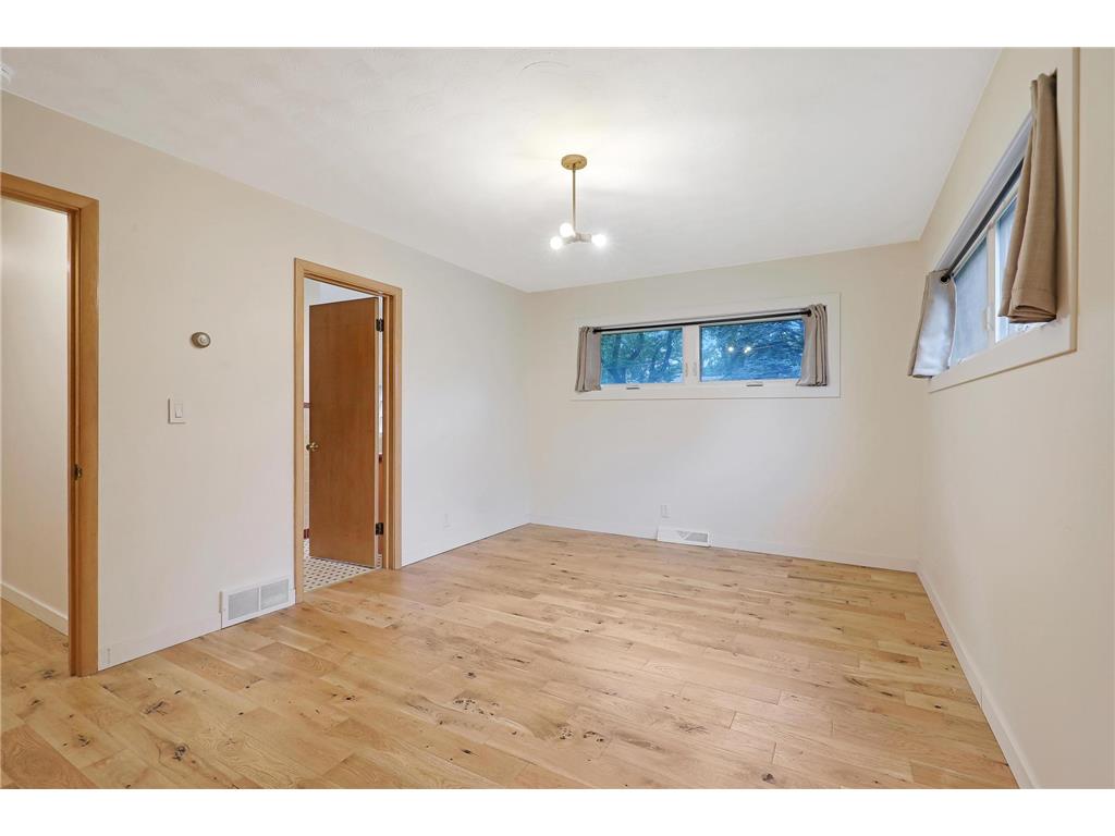 2451 Holton Street Roseville MN 55113 7063405 image15