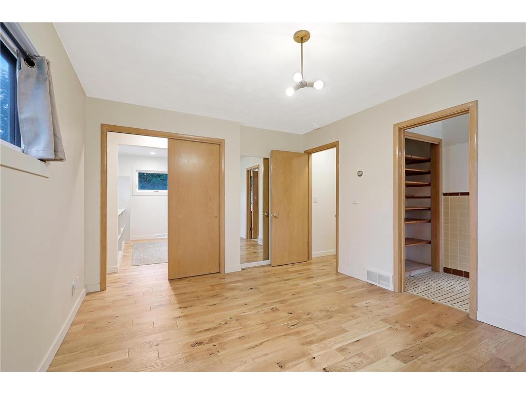 2451 Holton Street Roseville MN 55113 7063405 image16