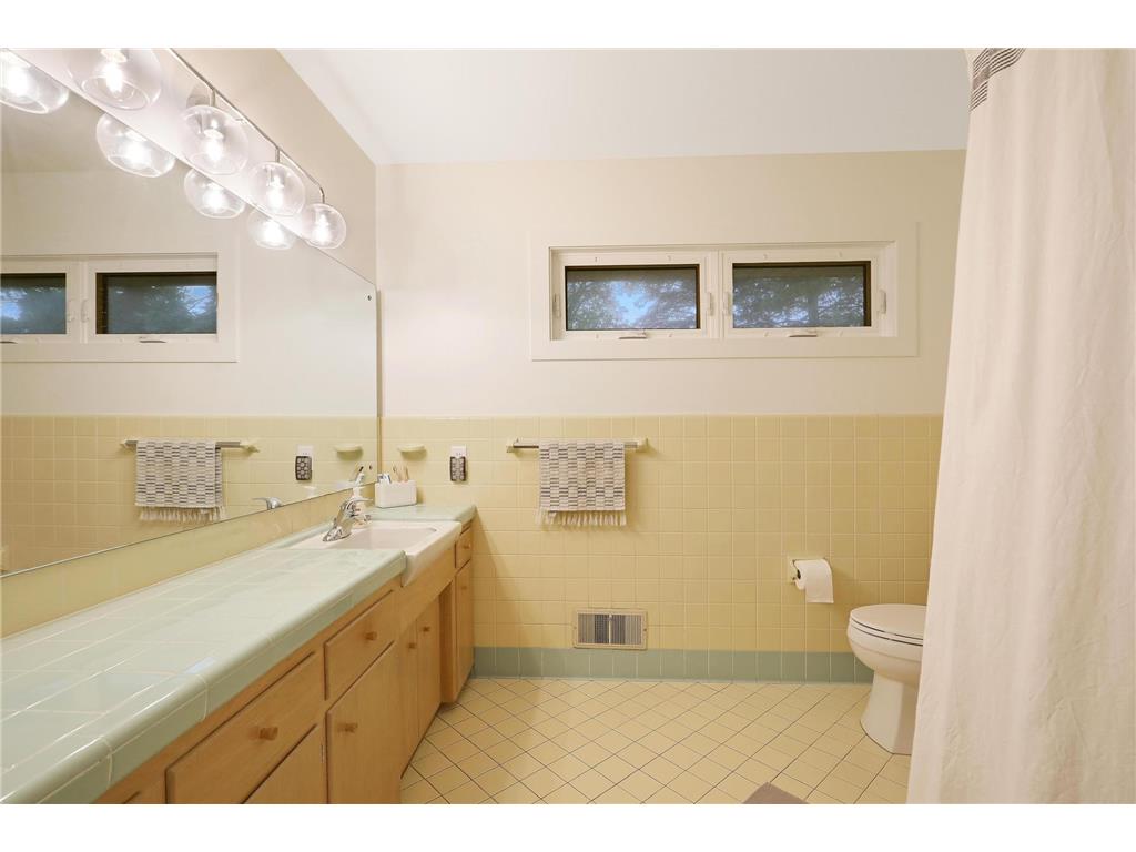 2451 Holton Street Roseville MN 55113 7063405 image22