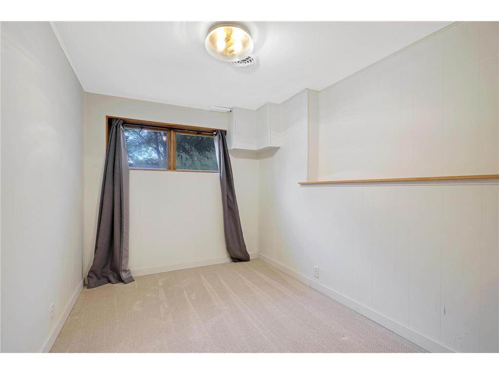 2451 Holton Street Roseville MN 55113 7063405 image28