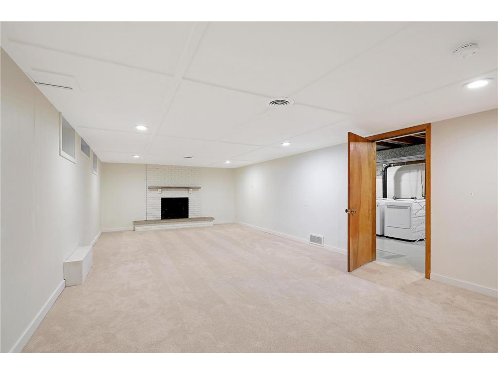 2451 Holton Street Roseville MN 55113 7063405 image29