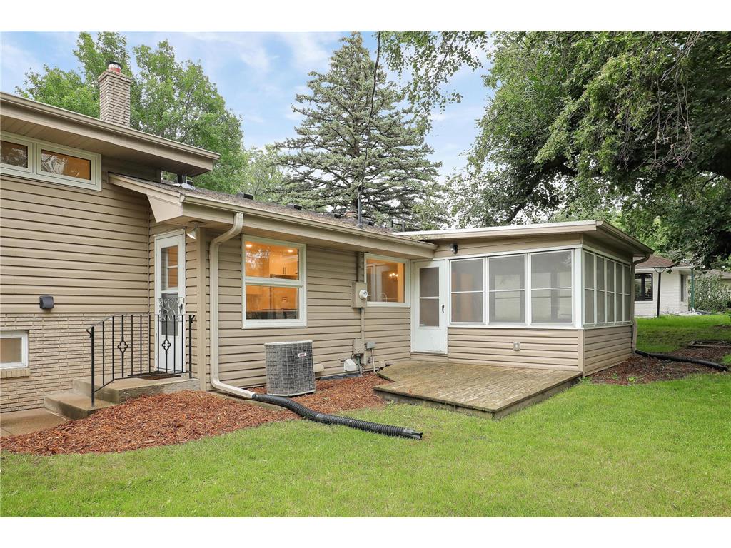 2451 Holton Street Roseville MN 55113 7063405 image34