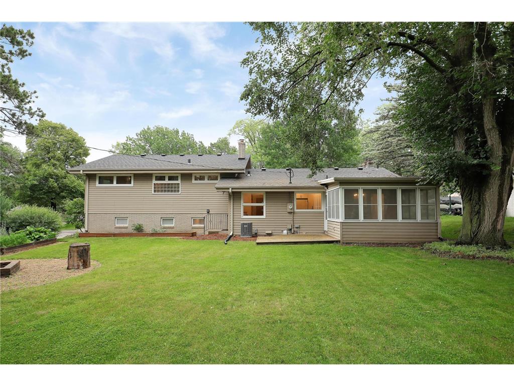 2451 Holton Street Roseville MN 55113 7063405 image35