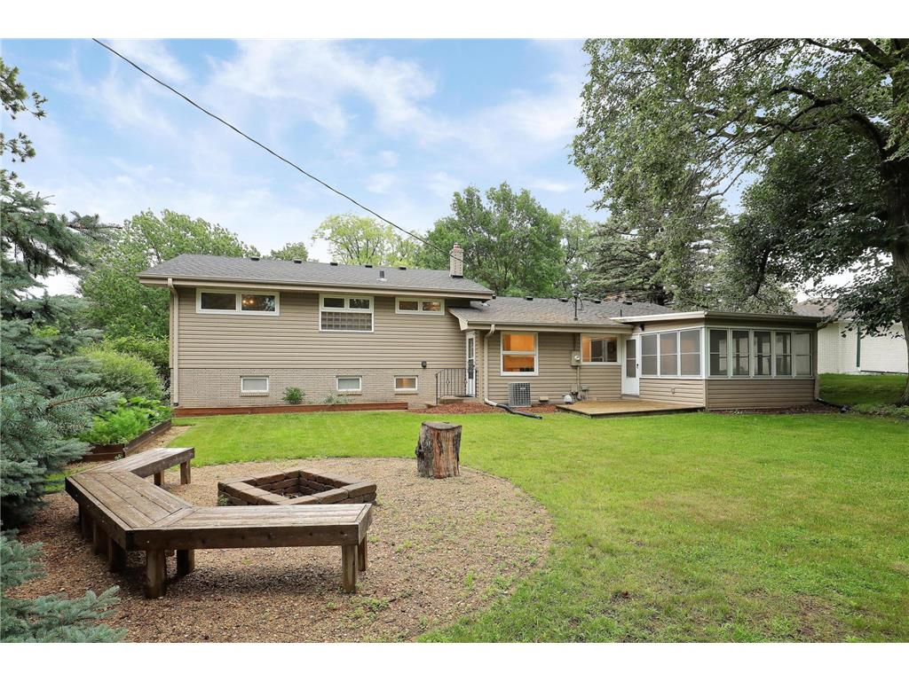 2451 Holton Street Roseville MN 55113 7063405 image36