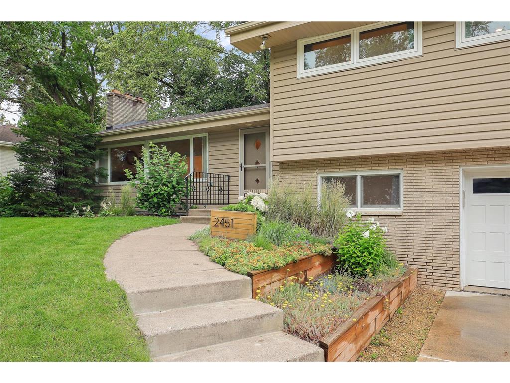 2451 Holton Street Roseville MN 55113 7063405 image4