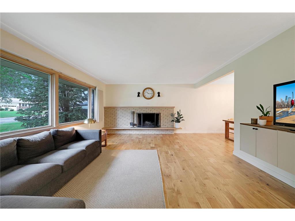 2451 Holton Street Roseville MN 55113 7063405 image9