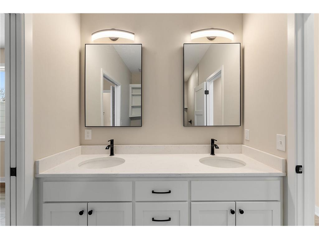 2452 County Road D W Roseville MN 55112 7015206 image17