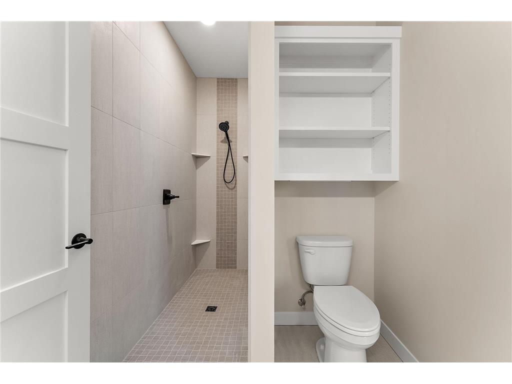 2452 County Road D W Roseville MN 55112 7015206 image18